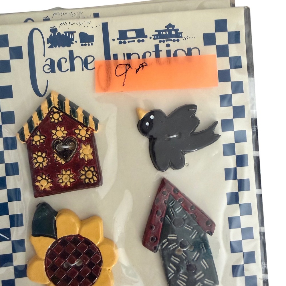 Cache Junction Semi Stone‎ Buttons Handcrafted Bird Sunflower Birdhouse N-703 - Picture 3 of 3